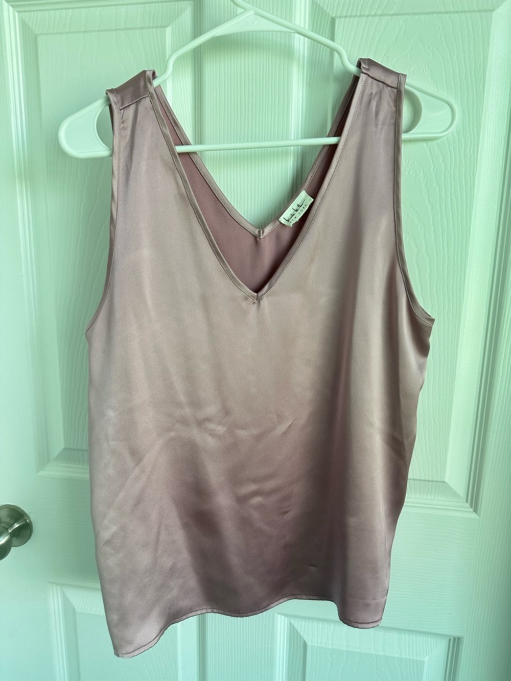 Nicole Miller Mauve Satin V-Neck Sleeveless Blouse